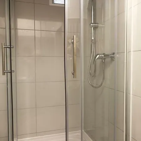 1 20 Km Dus Airport Messe شقة