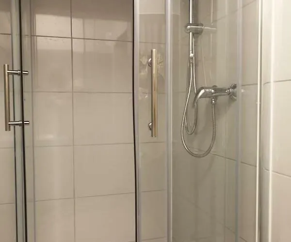 1 20 Km Dus Airport Messe Lejlighed